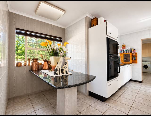 4 BEDROOM HOUSE FOR SALE IN THREE RIVERS EAST